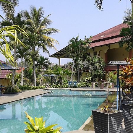 Aries Biru Resort Cisarua Exterior foto