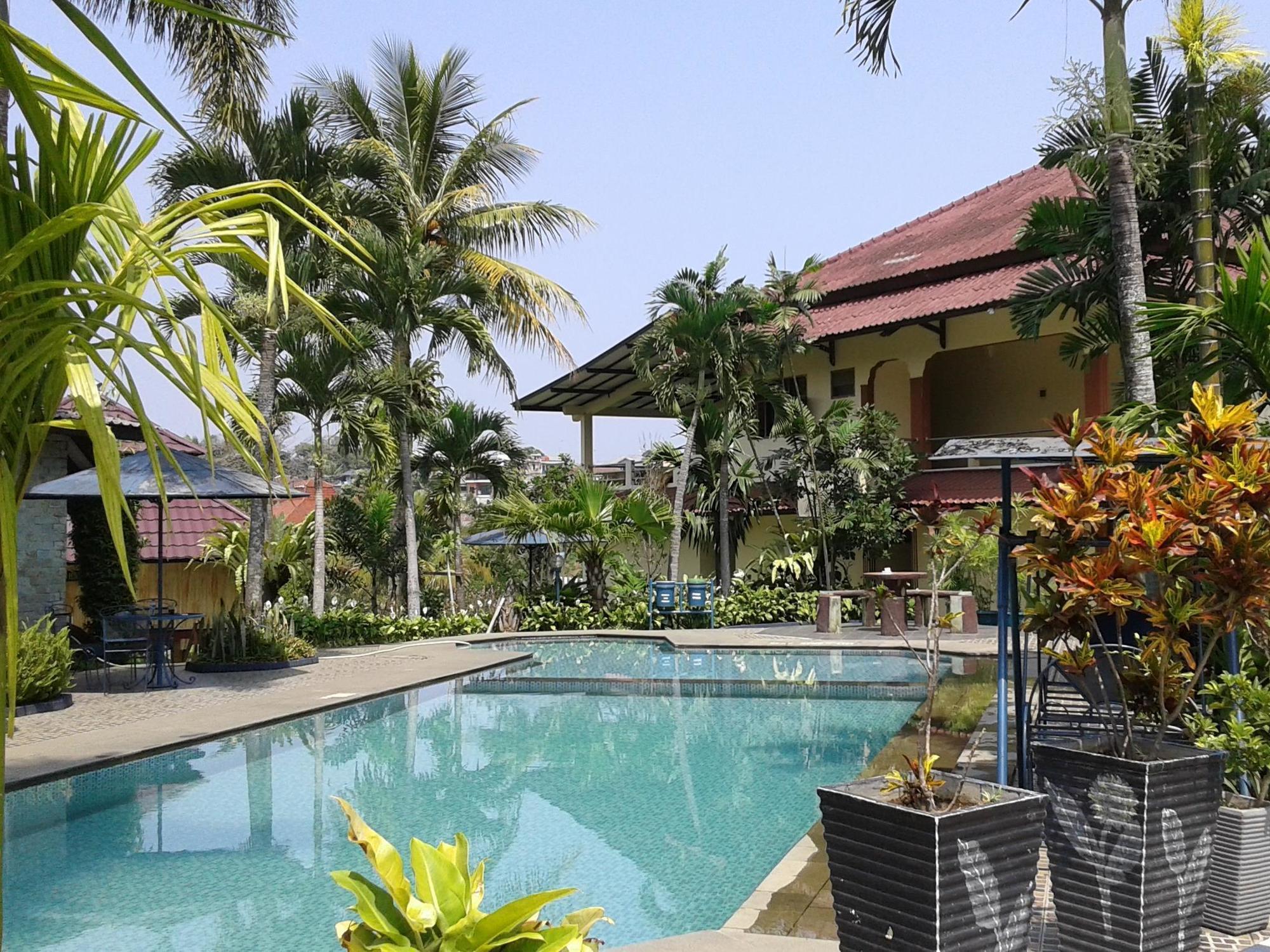Aries Biru Resort Cisarua Exterior foto